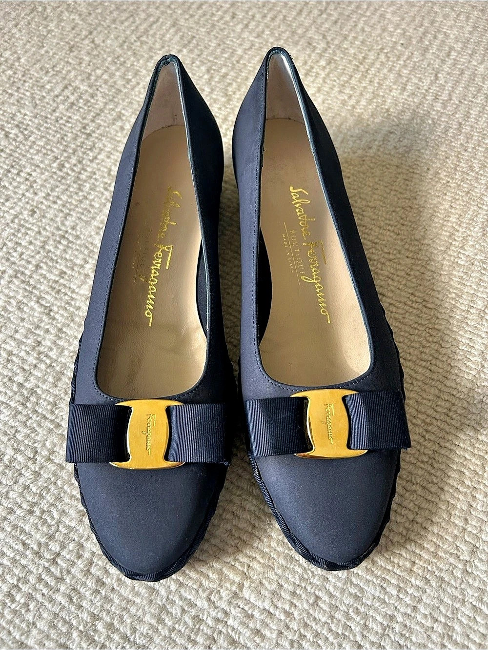 Salvatore Ferragamo Vara Bow Flats Black US 6.5